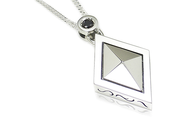 0.1ctブラックダイヤ＆蔦文様(ツタ)ペンダントネックレス1（ユニセックス）のメイン画像