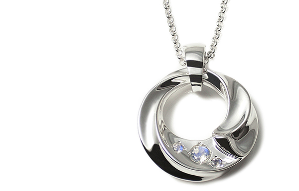 スパイラルムーンリング3メンズネックレスのメイン画像