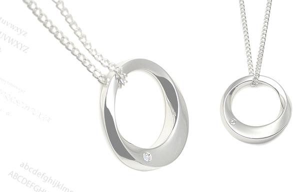 文字刻印のスパイラルムーンリング5ペンダントネックレスSのメイン画像